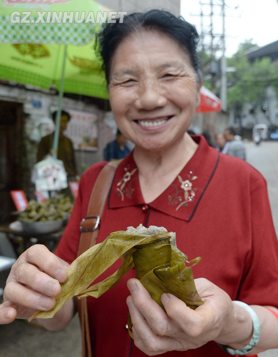 端午将至 贵阳街头粽子飘香