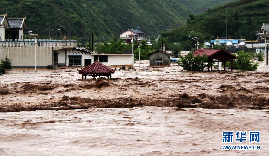 贵州多地遭受暴雨洪涝灾害 车辆房屋被淹没