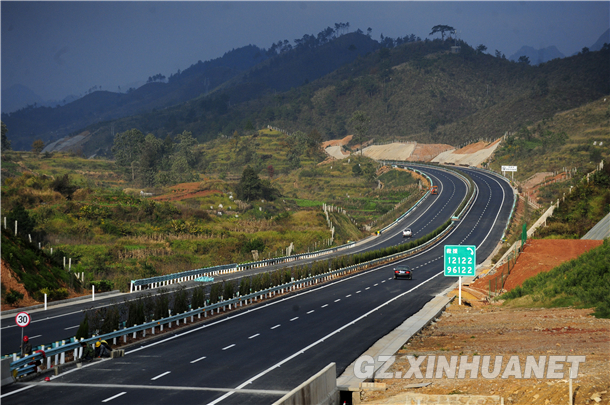 贵州高速公路突破4000公里：穿山越谷成大道