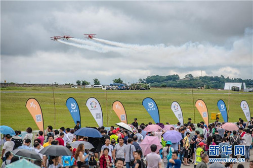 Intl air show stuns Guizhou