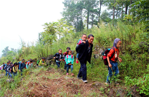 Yang Shoushu: 40-year safeguard for children in the mountains