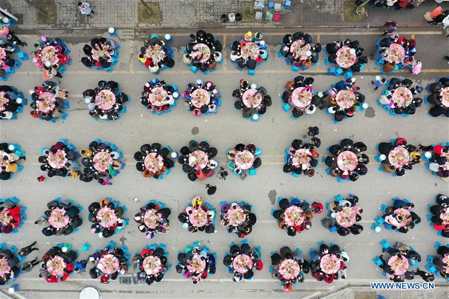 Residents of poverty-alleviation settlement enjoy meal to greet upcoming Spring Festival in China's Guizhou