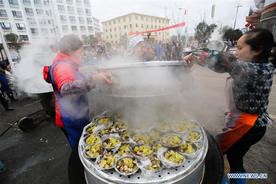 Residents of poverty-alleviation settlement enjoy meal to greet upcoming Spring Festival in China's Guizhou