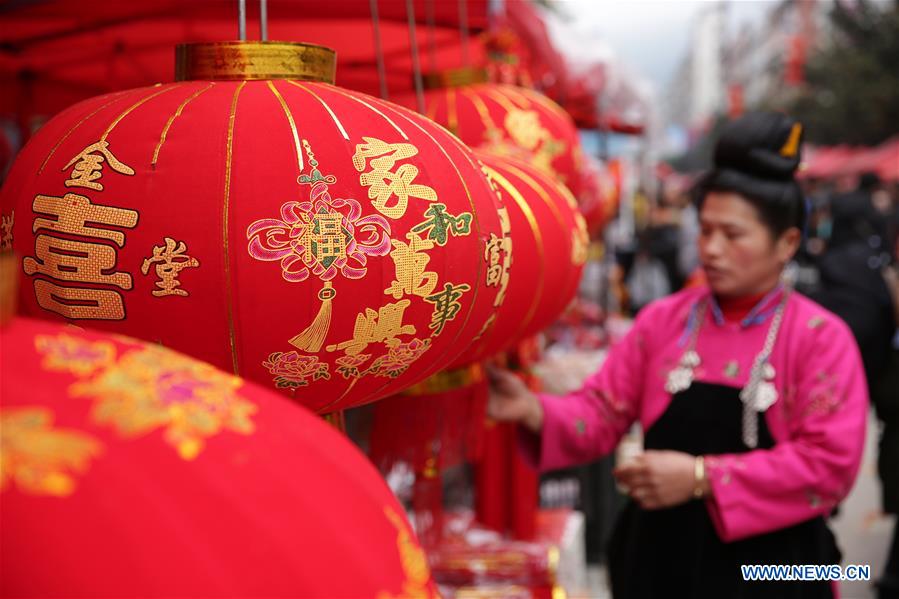 People buying goods in Guizhou for upcoming Spring Festival