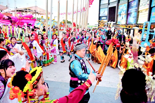 Guizhou ethnic groups light up Lunar New Year in Macao