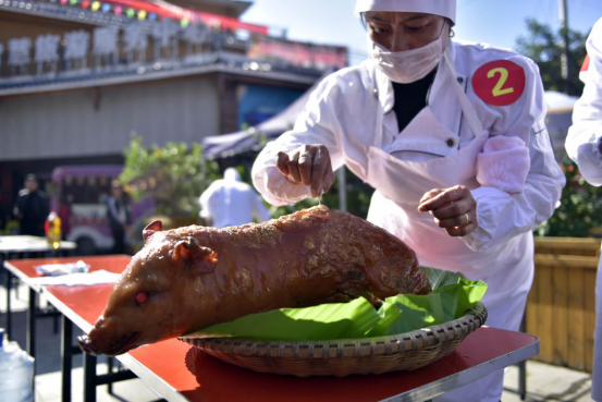 贵州从江：举办从江香猪趣味运动会助兴“侗族大歌节”